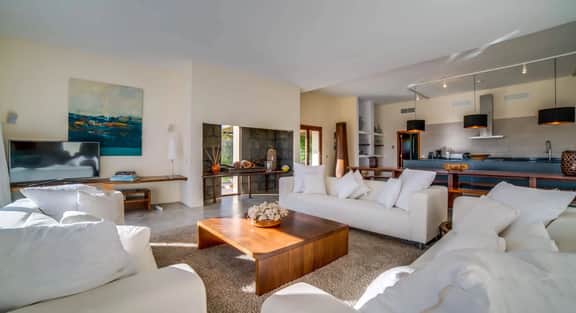 Countryside Retreat With Infinity Saltwater Pool - Image 4