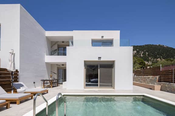 Private Villa With Beautiful Mountain Scenery - Image 2