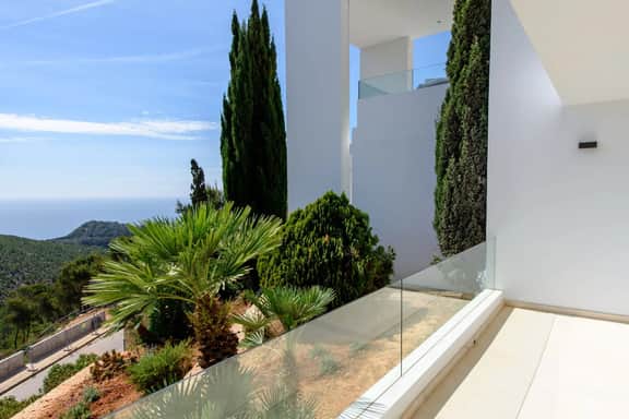 Five Bedroom Villa Overlooking Mediterranean Water - Image 4
