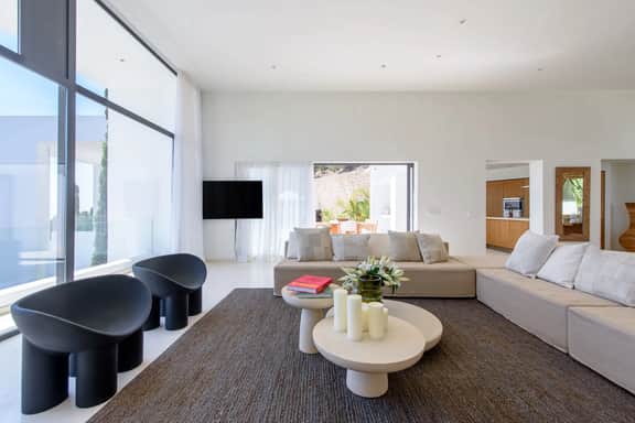 Five Bedroom Villa Overlooking Mediterranean Water - Image 5