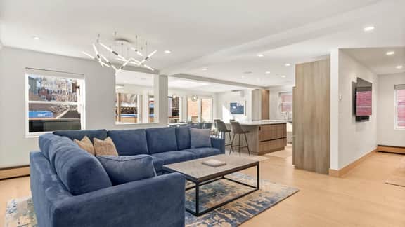 Spacious Downtown Aspen Home for Six - Image 4