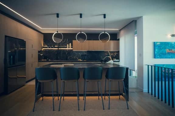 Beachfront Villa With Pool and Sea Views - Image 3