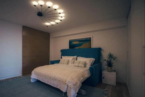 Beachfront Villa With Pool and Sea Views - Image 4