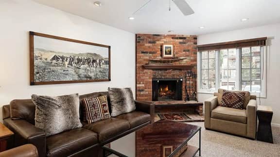 Three Level Aspen Retreat With Hottub - Image 2