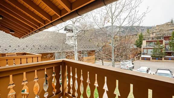 Three Level Aspen Retreat With Hottub - Image 5
