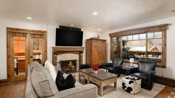Three Bedroom Stay With Aspen Views - Image 5