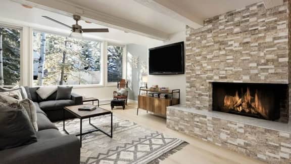 Aspen Getaway With Modern Living Spaces - Image 5