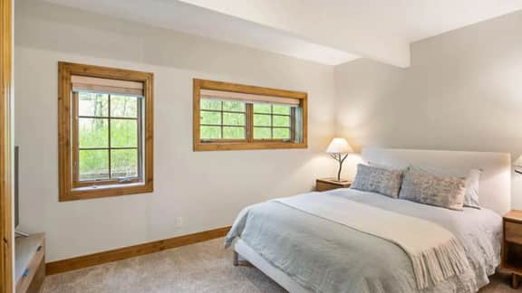 Four Bedroom Home With Spacious Decks - Image 3