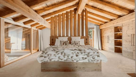 Elegant Alpine Chalet With Mountain Views - Image 2