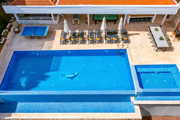 Spacious Five Bedroom Retreat in Kalkan - Image 4