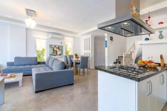 Panoramic Seaviews From Your Private Retreat - Image 4