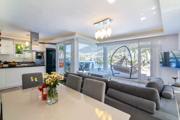 Panoramic Seaviews From Your Private Retreat - Image 5
