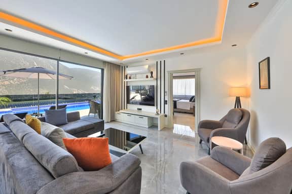 Contemporary Retreat With Jacuzzi and Seaviews - Image 2