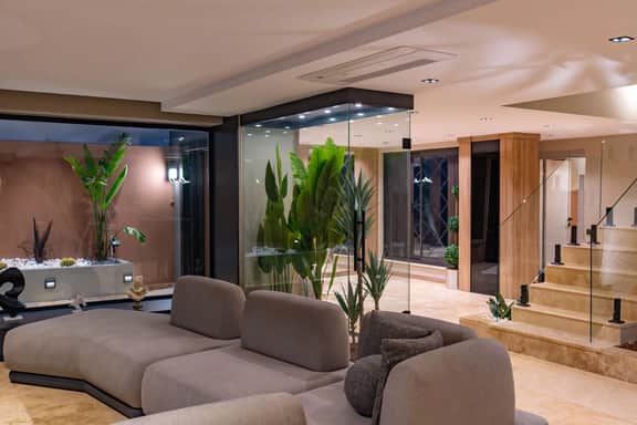 Elegant Sea View Villa With Sauna - Image 5