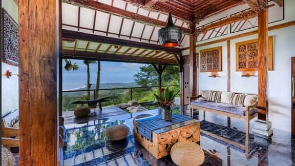 Spacious Villa With Eight Beautiful Bedrooms - Image 2