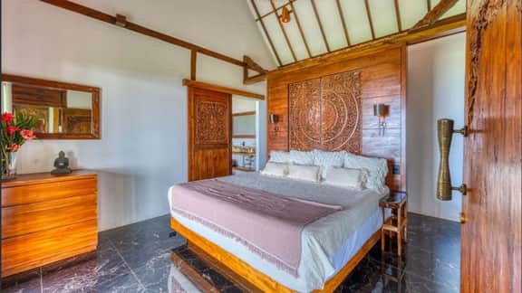 Spacious Villa With Eight Beautiful Bedrooms - Image 3