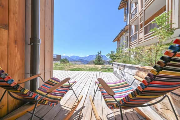 Luxury Apartment With Panoramic Mountain Views - Image 4