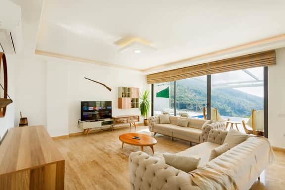 Secluded Villa With Heated Private Pool - Image 4