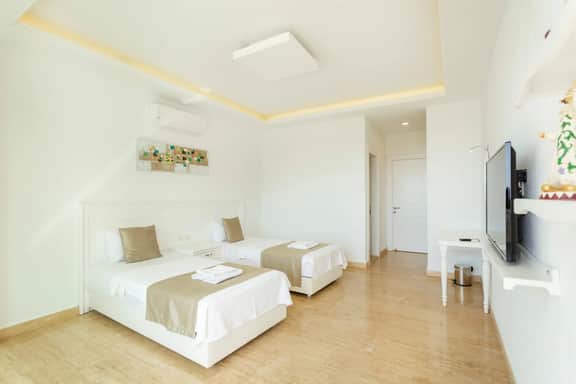 Peaceful Villa With Sauna and Jacuzzi - Image 3