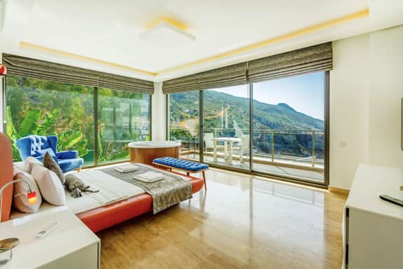 Secluded Vineyard Villa With Heated Pool - Image 3
