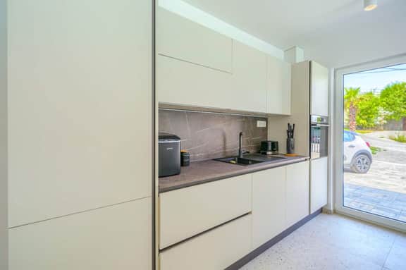 Spacious Retreat With Four Private Bathrooms - Image 5