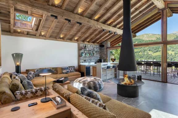 Spacious French Alps Chalet With Six En-Suite Bedr - Image 2
