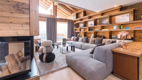 Stunning Chalet Near Slopes And Village Centre - Image 2