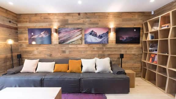 Stunning Chalet Near Slopes And Village Centre - Image 4