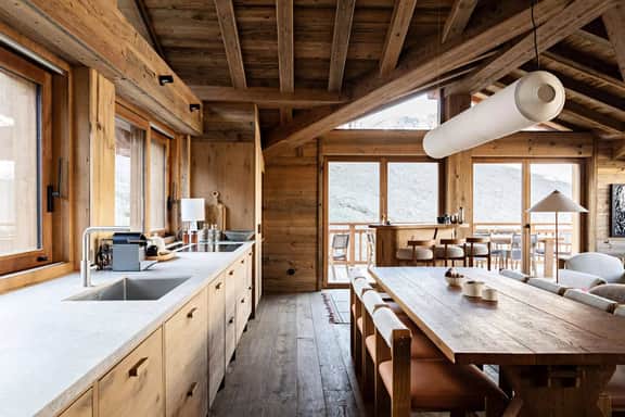 Elegant Chalet With Five Bedrooms And Fireplace - Image 5