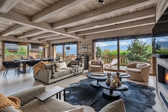 Luxury Alpine Stay With Indoor Jacuzzi - Image 2