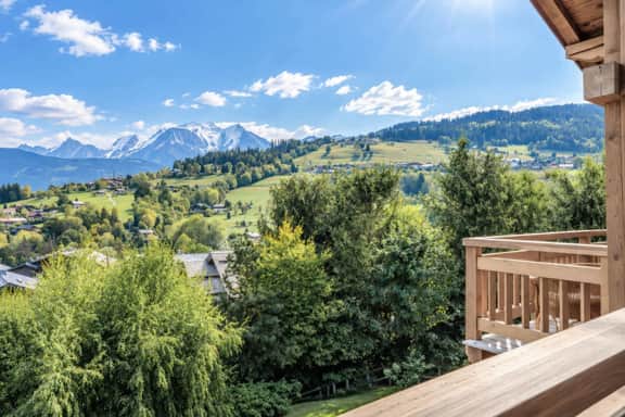 Luxury Alpine Stay With Indoor Jacuzzi - Image 4