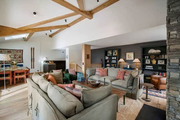 Family Mountain Apartment With a Fireplace - Image 3