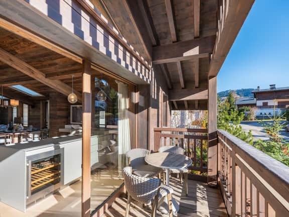 Spacious Alpine Apartment With Pool Sauna - Image 5
