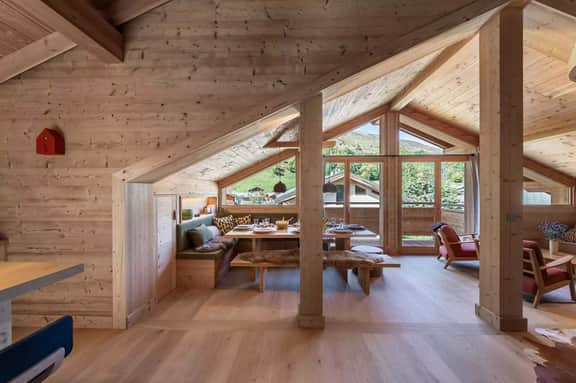 Spacious Family Duplex With Mountain Views - Image 3