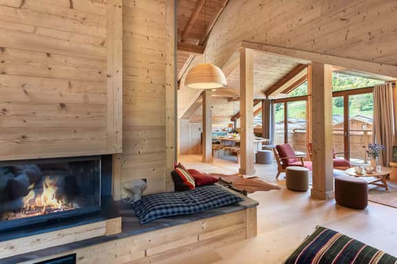Spacious Family Duplex With Mountain Views - Image 2