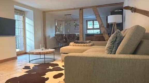 Charming Swiss Chalet With Mountain Views - Image 4