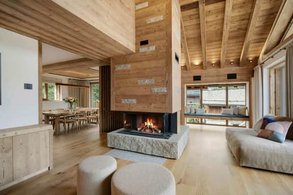 Spacious Six Bedroom Chalet in Méribel - Image 2