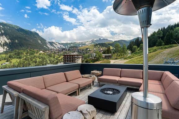 Elegant Ski Escape With Outdoor Jacuzzi - Image 3