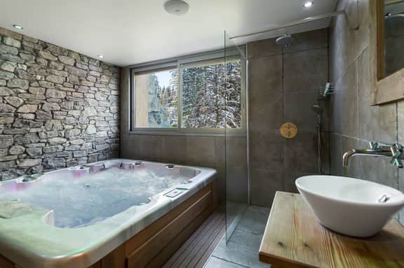 Relaxing Alpine Stay With Indoor Jacuzzi - Image 4