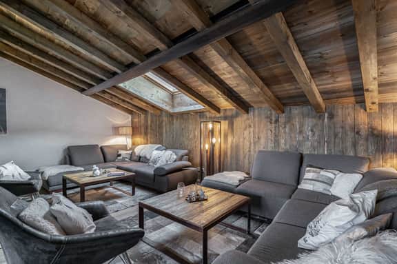 Spacious Chalet In Courchevel Le Praz - Image 2