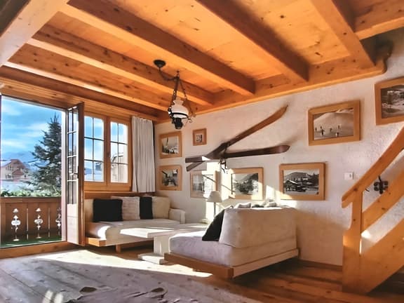 Warm Timbers Flat With Generous Living Area