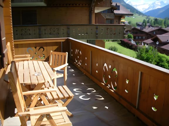 Minutes Walk from Gstaad Center - Great Apartment