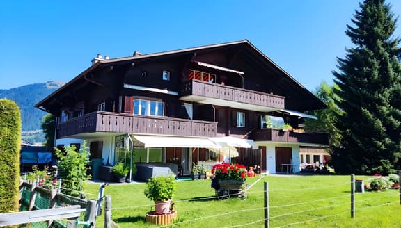 Alpine Haven 3-bedroom Chalet in Gstaad