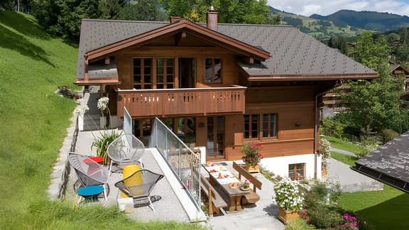 Marvelous Wooden Chalet with Warm Mountain Views