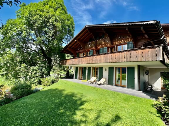 Gstaad Gem: Best Alps View & Serene Pond