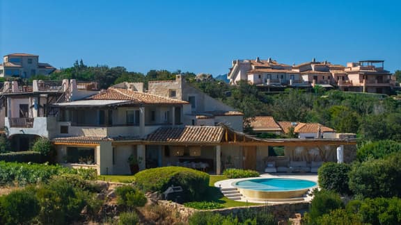 Coastal Living With Pool and Terraces
