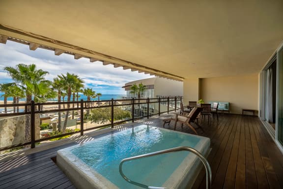 Premium elegant villa with plunge pool and jacuzzi