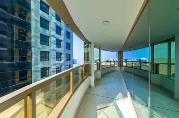 Elegant 2 Bedroom Apartment Overlooking Dubai