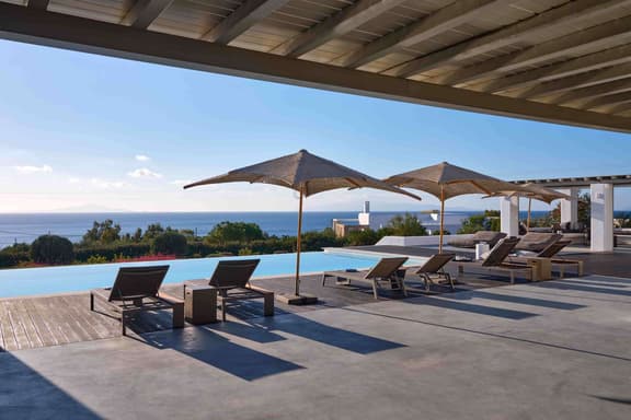 Mediterranean Reflections Villa in Lolantonis, Par