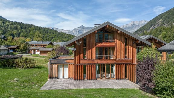 Mountain Escape Near Chamonix Valley - Image 1